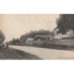 77 COUTEVROULT. Le Pavé route de Melun