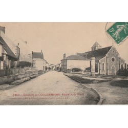 77 Environs de Coulommiers SAINTS. La Place avec son Eglise