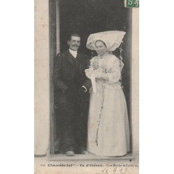 17 ILE D'OLERON. Une Mariée en Coiffe du Pays 1909