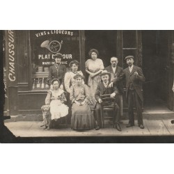 Paris 19ème. Commerce Vins et Plat du Jour à côté d'un Hôtel sûrement rue de Romainville