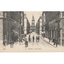 51 REIMS. Rue Colbert avec le réparateur des lampadaires sur son échelle 1917