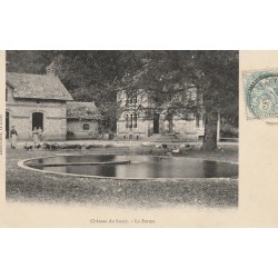 72 CHATEAU DU LUART ou LOIR. La Ferme avec poules et canards 1903