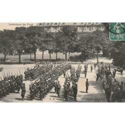 94 VINCENNES. La revue de la Légion étrangère à l'intérieur du Fort