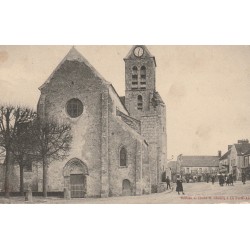 91 ITTEVILLE. Eglise et Place animée 1909