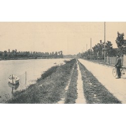 94 SAINT-MAUR-DES-FOSSES. Postier à vélo Quai de la Pie