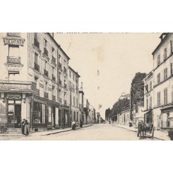 94 VITRY-SUR-SEINE. Rue Eugène Pelletan Tabac, Pharmacie et Dentiste à l'étage