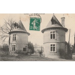 19 POMPADOUR. Personnage à l'Entrée des Haras vers 1908