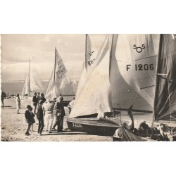 62 LE TOUQUET-PARIS-PLAGE. Voiliers dans la Baie de la Canche 1970