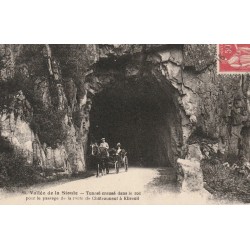63 Vallée de la Sioule. Tunnel dans le roc passage route de Châteauneuf à Ebreuil 1935
