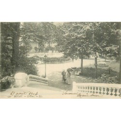 63 ROYAT. Elégantes en promenade dans le Parc 1904