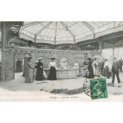 03 VICHY. Source Chomel bien animée avec Infirmières 1910