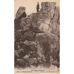 23 LE BOURG-D'HEM. Personnage sur les Rochers Gallet sur les bords de la Creuse
