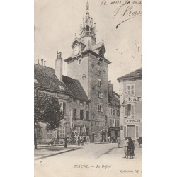 21 BEAUNE. Le Beffroi, le Café et la Boucherie Charlot en travaux Place Monge 1904