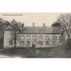 02 CHÂTEAU DE LOUPEIGNE. Garde forestier et ses chiens par Fère en Tardenois
