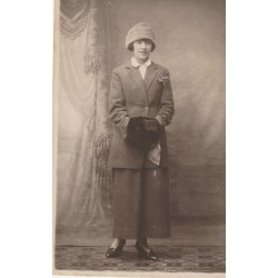 Véritable photo carte postale d'une femme à identifier se prénommant Magda Dubois 1929