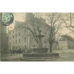 25 BESANCON. Caserne du Génie Place Marulaz avec Fontaine et Militaires 1905