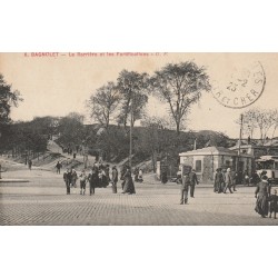 93 BAGNOLET. La Barrière et les Fortifications avec tramway devant l'Octroi 1923