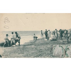 50 COUTAINVILLE. La Plage avec barque et Pêcheurs 1925