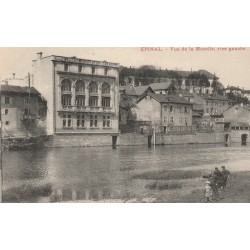 88 EPINAL. Vue de la Moselle rive gauche animée