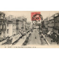79 NIORT. Magasin "Au Louvre" rue Victor Hugo vers les halles 1919
