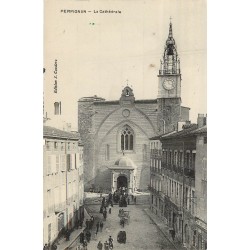 66 PERPIGNAN. Sortie de la Cathédrale