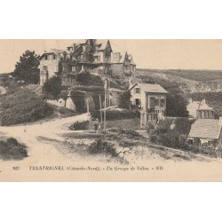 22 TRESTRIGNEL. Un Groupe de Villas petite animation vers Perros-Guirec 1923