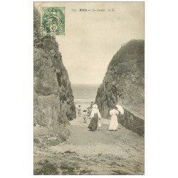 carte postale ancienne 22 BINIC. Le Goulet. Femmes en ombrelles 1907