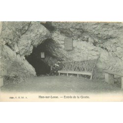 Belgique HAN-SUR-LESSE. Personnage assis à l'Entrée de la Grotte