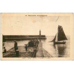 carte postale ancienne 22 BINIC. Môle et Phare 1937