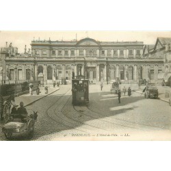 33 BORDEAUX. Hôtel de Ville avec attelages et tramway
