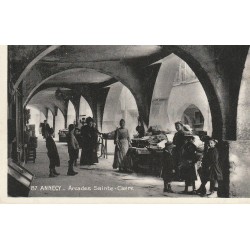 74 ANNECY. Arcades Sainte Claire Marchandes de légumes et fruits