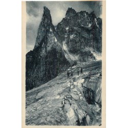 74 CHAMONIX-MONT-BLANC. Alpinistes sur l' Aiguille de l'M