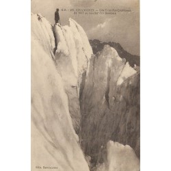 74 CHAMONIX. Promeneur sur les Grandes Crevasses et Glacier des Bossons tampon militaire