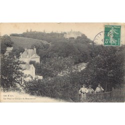 37 VOUVRAY. Les Patys et Château de Moncontour avec 3 demoiselles 1910