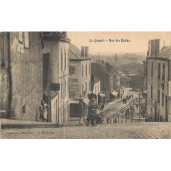 71 LE CREUSOT. Rue des Ecoles fillette avec cerceau 1905