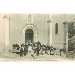 73 SAINT-COLOMBAN-DES-VILLARDS. Sortie d'Eglise bien animée vers 1900