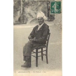 73 AIGUEBELETTE. Un Vieillard se prisant du tabac 1911.