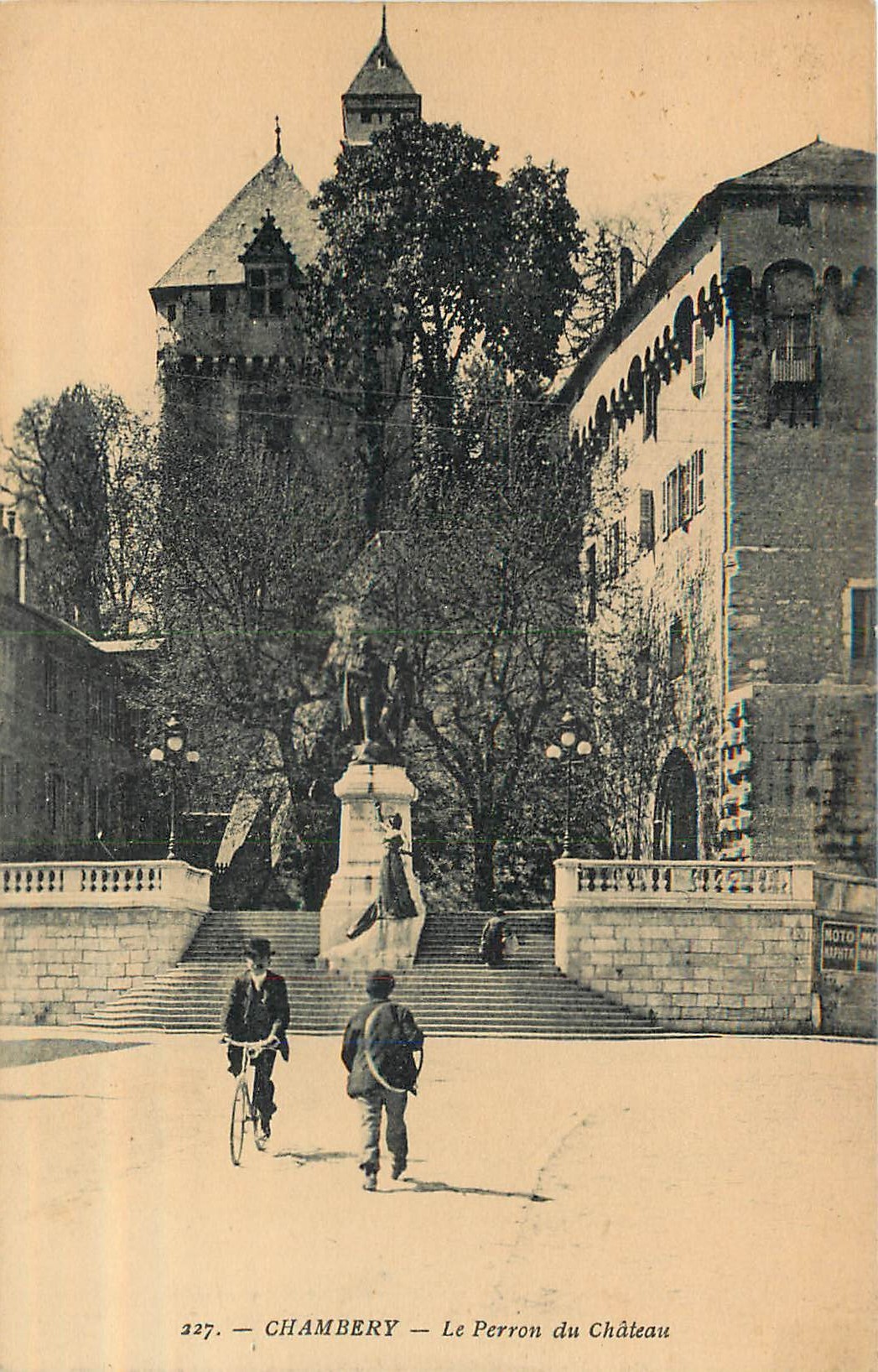 73 CHAMBERY. Le Perron du Château 1923