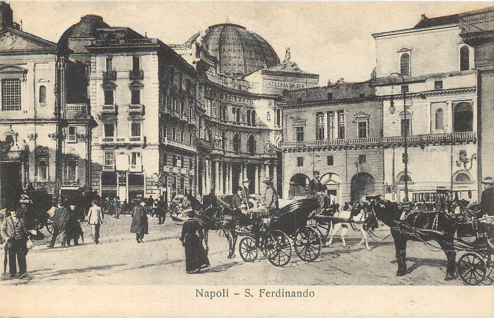 2 x cpa NAPOLI. Carozze S. Ferdinando et Chiostro S. Martino