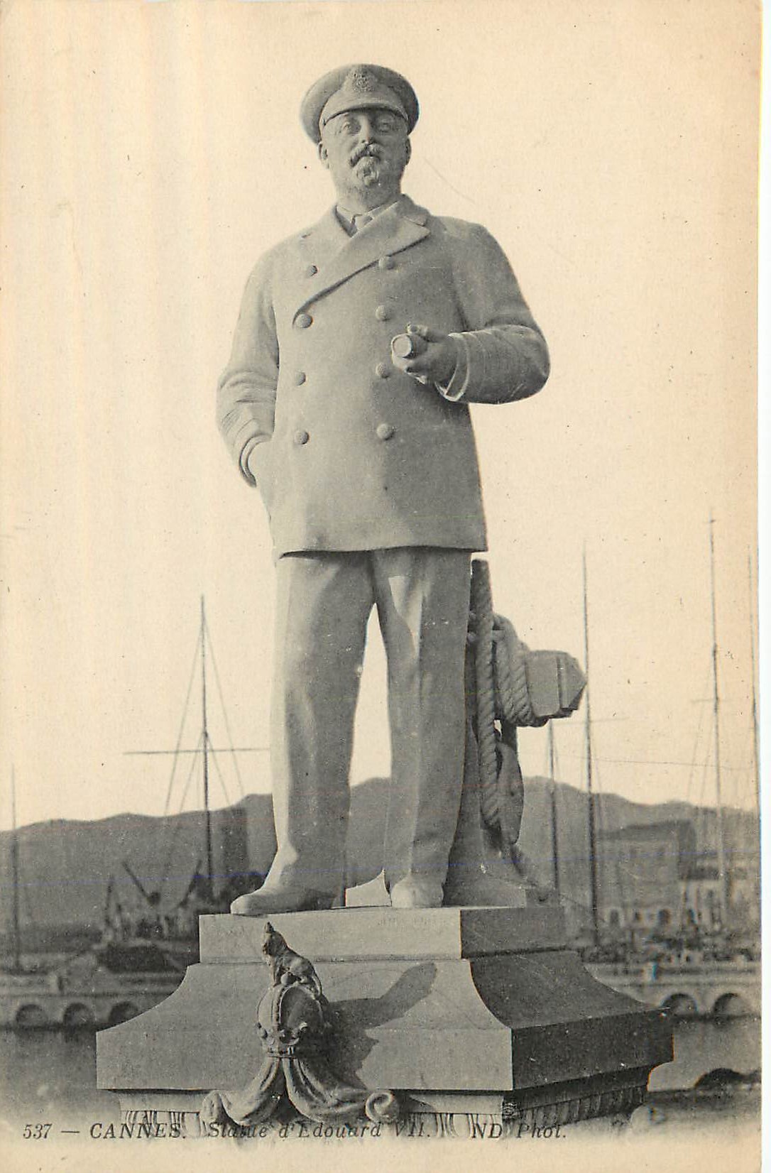 4 x cpa 06 CANNES. Statue Edouard VII et Croisette avec Casino