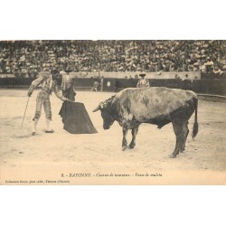 64 BAYONNE. Corrida Courses de Taureaux. Passe de muleta
