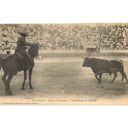 64 BAYONNE. Corrida Courses de Taureaux. Toro fonçant sur le picador