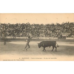 64 BAYONNE. Corrida Courses de Taureaux. La pose des banderillas